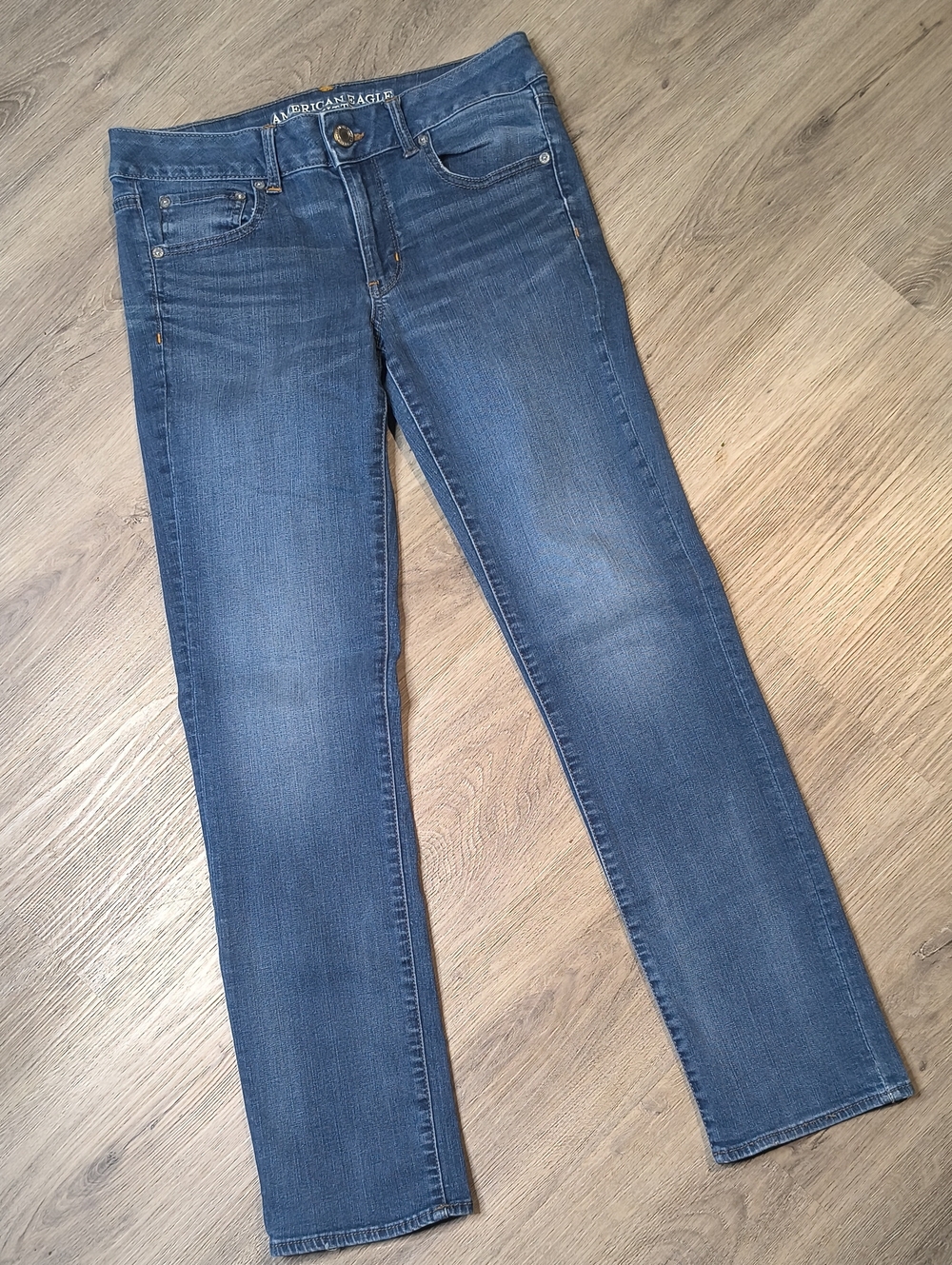 S1191 Straight Leg Fit Super Stretch American Eagle Size 6 Women's Jeans YR2016